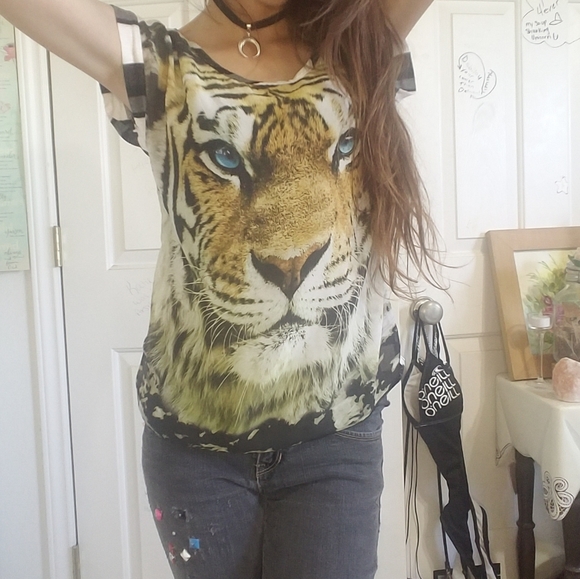 Mesh Tiger and Striped Back Top - Picture 9 of 11